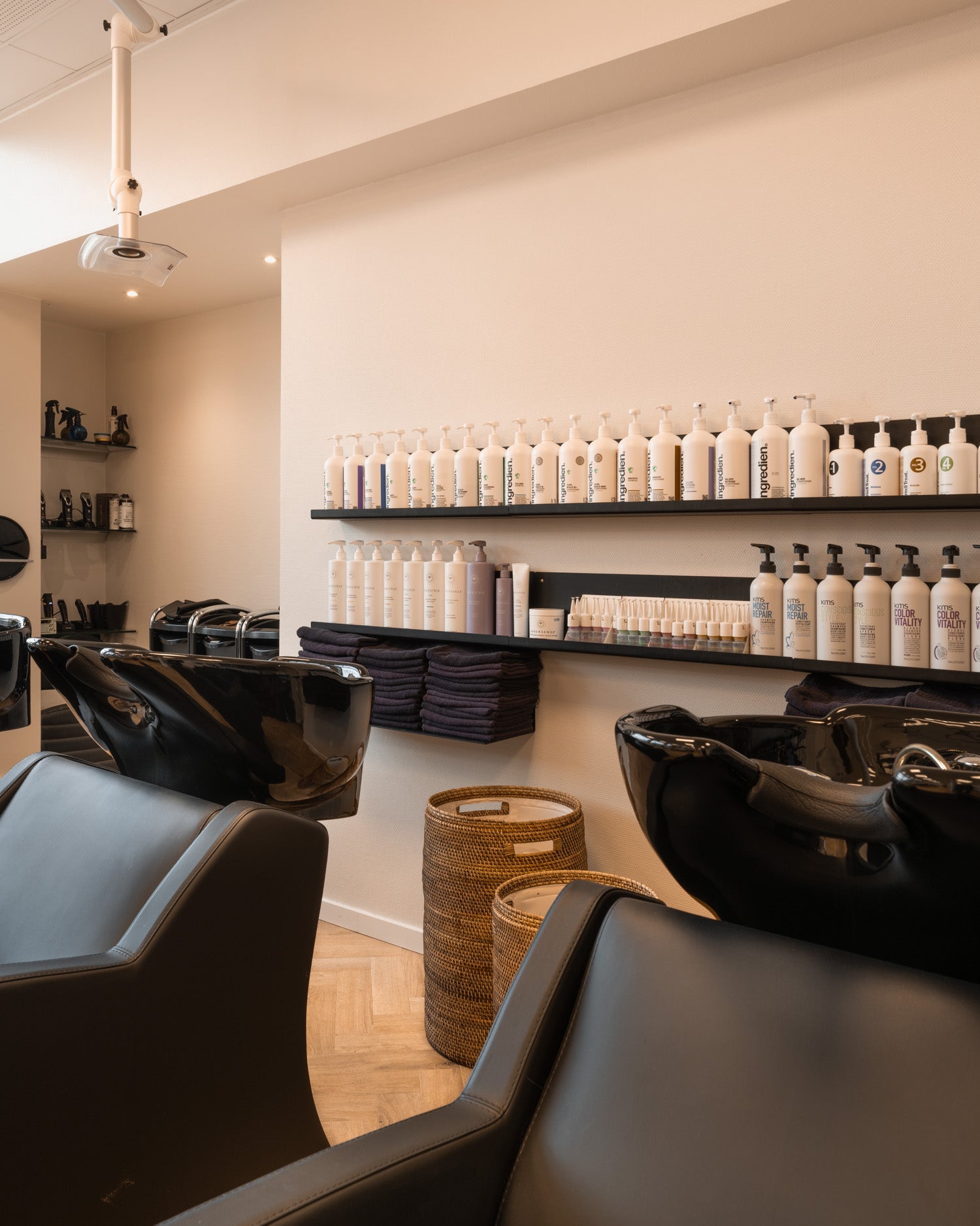 Shampoo Black - 76 cm alumiinihylly mustalla pulverimaalilla